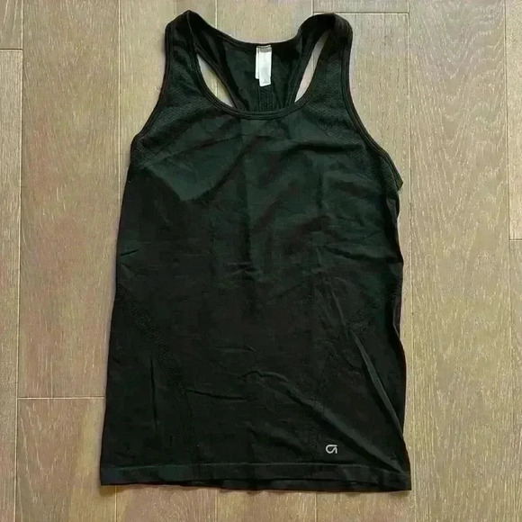 GAP Fit Workout Top - Picture 1 of 5